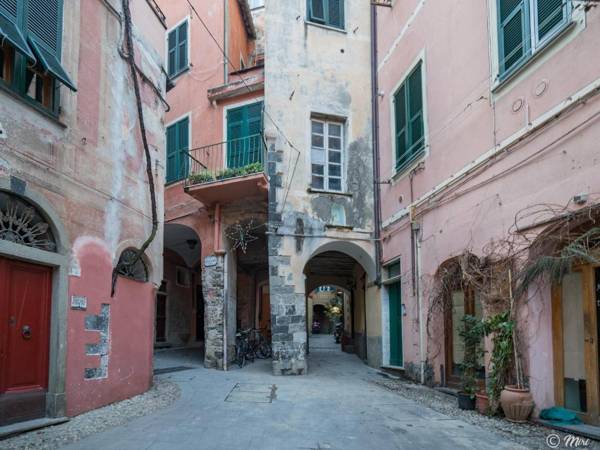 Picabon Apartment with AC and Balcony