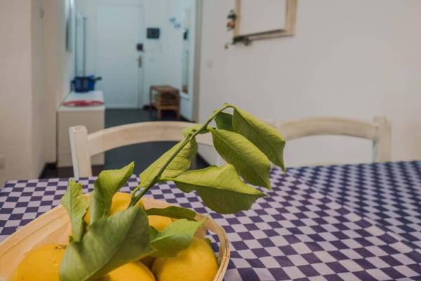 Sciacchetrà Ground Floor Apartment with AC