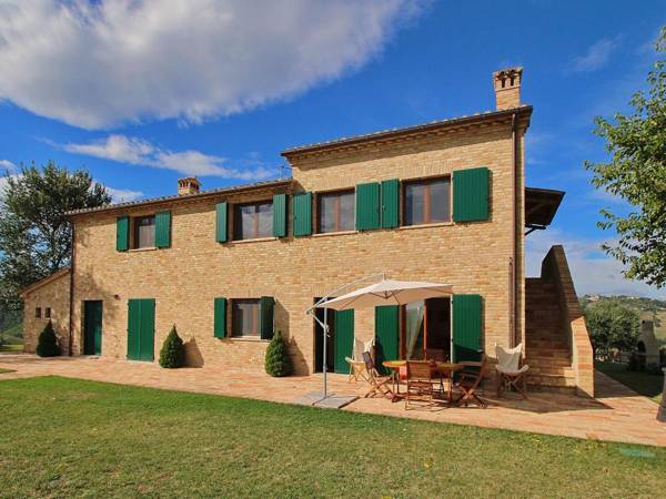 Luxurious Cottage with Swimming Pool in Montelabbate