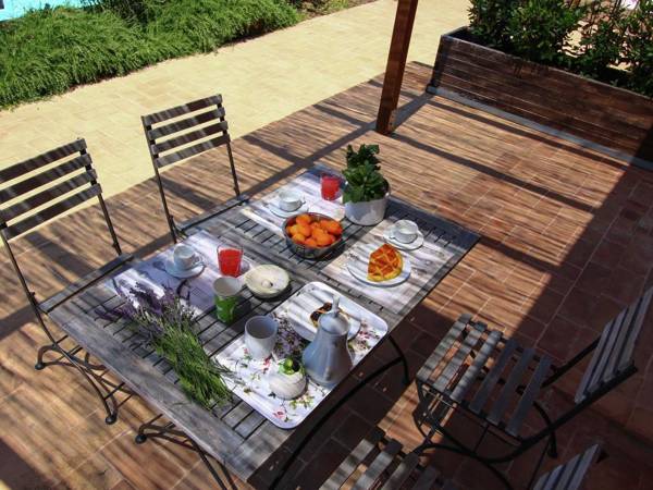 Chic Farmhouse in Montalto di Castro withTerrace