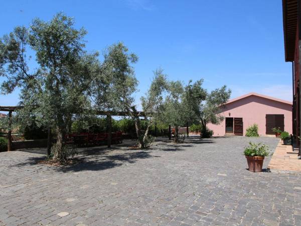 Cosy Farmhouse in Montalto di Castro with Terrace