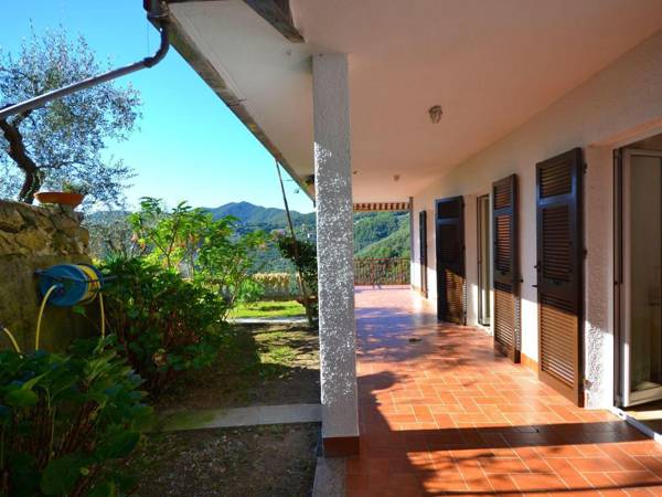 Cozy Holiday Home in Moneglia with Private Garden