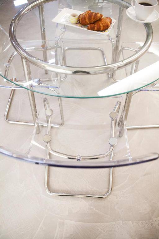 Alessia's Flat - Mac Mahon