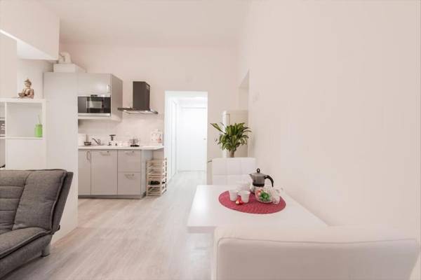 Porta Garibaldi White Flat