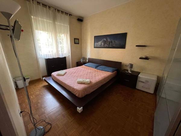 4 bed Apartment in Milano 7 min Duomo up to 6 peop