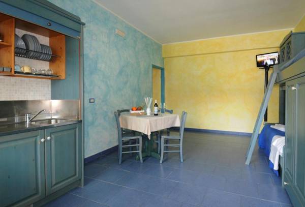 Three-room apartment a stones throw from the sea
