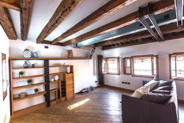 Grand Canal Design Apartment