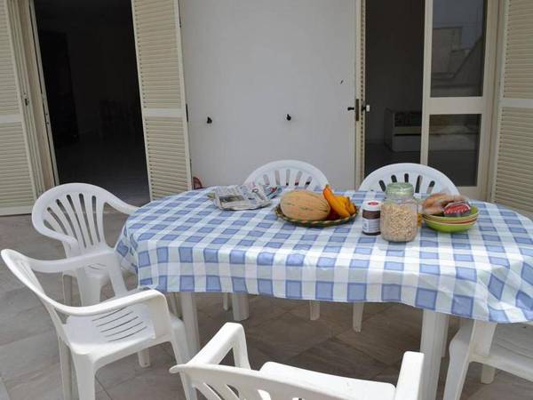 Charming Holiday Home Near The Beach With A Terrace; Parking Available Pets