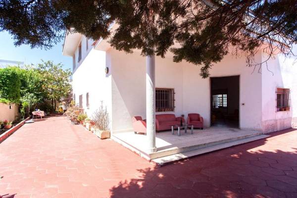 Casa con 3 camere letto e giardino spiaggia m123