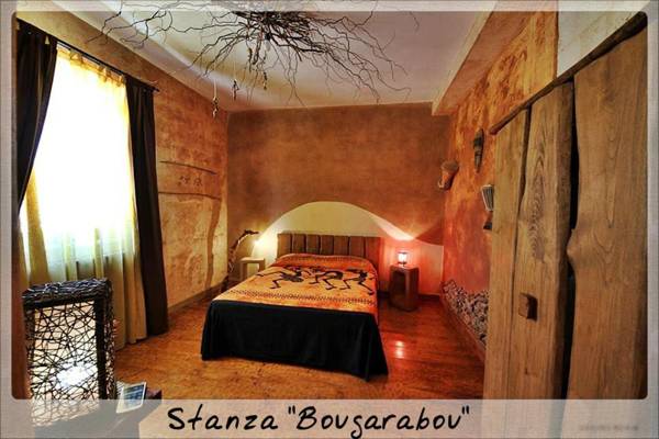 Art B&B Joyful People