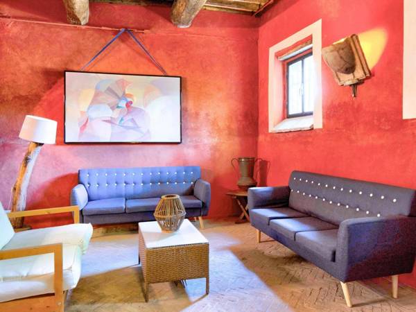 Agriturismo with swimming pool quiet valley mountain bikes available