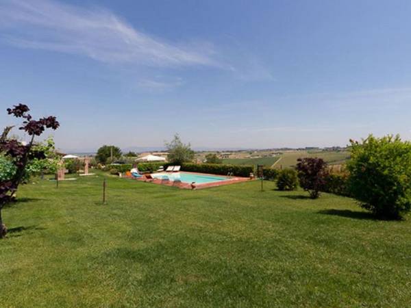 Luxurious Holiday Home in Marsciano with Swimming Pool