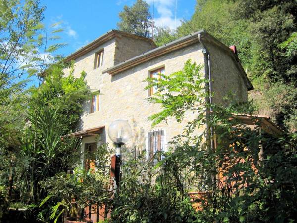 Authentic colonial property set in the Tuscan hills.