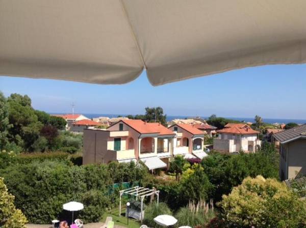 Loano Apartment Pool & Garden