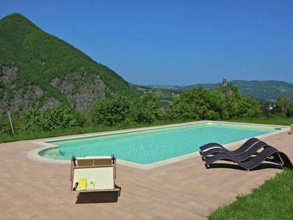 Modern Holiday Home in Imola with Swimming Pool