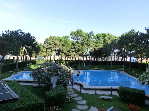 Cosy and bright residence with swimming pool with sea view