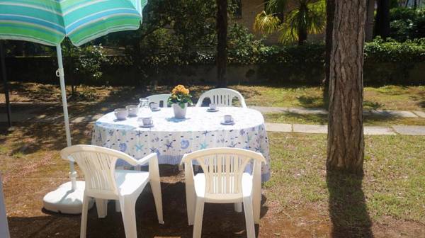 Beautiful three-room apartment on the ground floor of a villa with garden