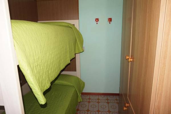 Charming three-room apartment with terrace with deckchairs and side sea view