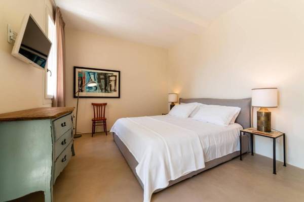 Master Deluxe Modern Suite With View