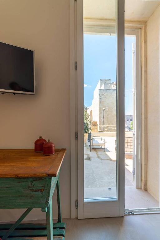 Master Deluxe Modern Suite With View