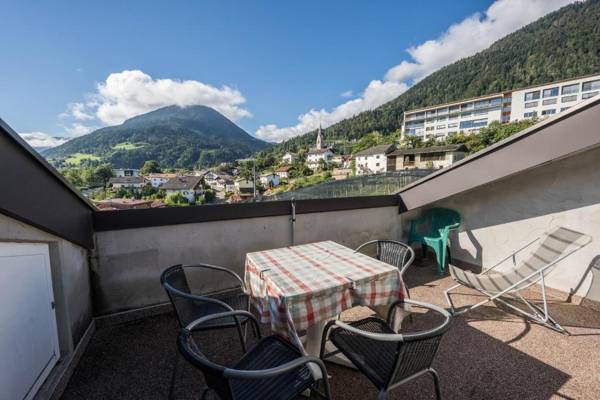 Ferienwohnung Bergblick-Schlosshof