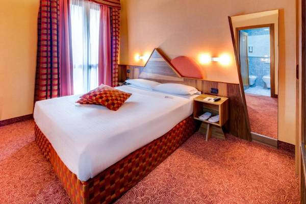 La Villa; Sure Hotel Collection by Best Western