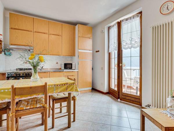 Pleasant Apartment in Gravedona with Balcony