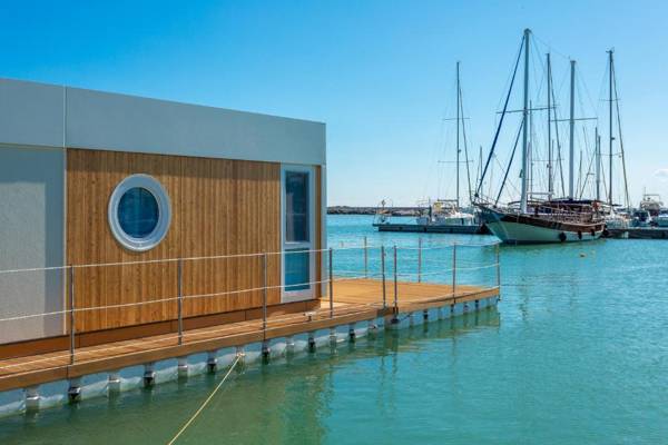 AQUA RESORT GIULIANOVA - Houseboat Experience