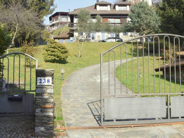 Peaceful Cottage in Cargiogo with Private Terrace