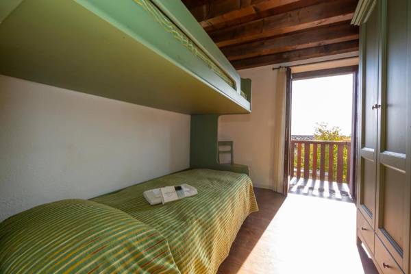 Orchidea Liano child and pet friendly
