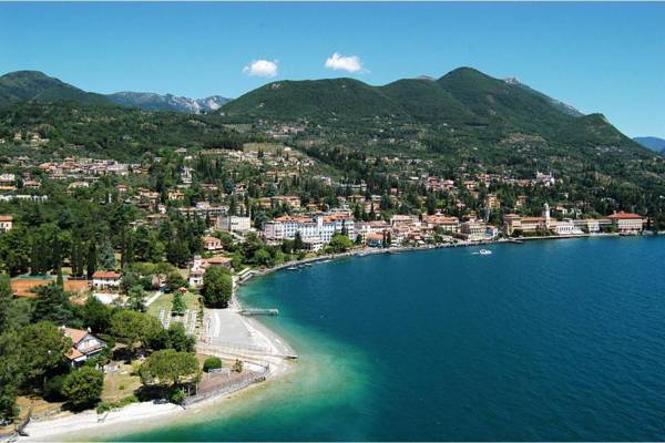 Violetta with view lake