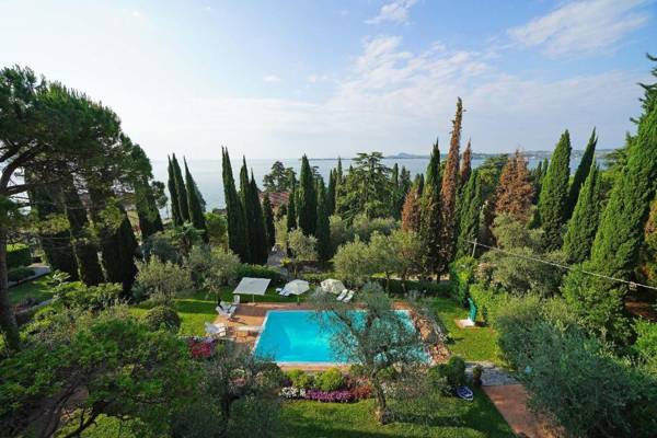 Villa Vibe Luce beautiful period villa with private pool and lake view