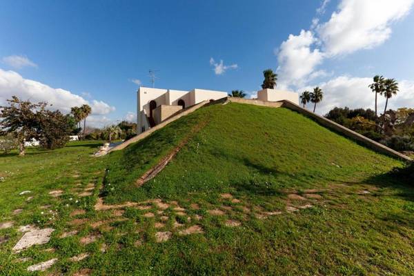Villa piscina campo calcetto tennis sauna m850