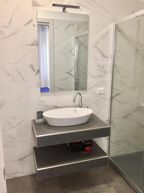 IL VIAGGIATORE VIA PIAVE