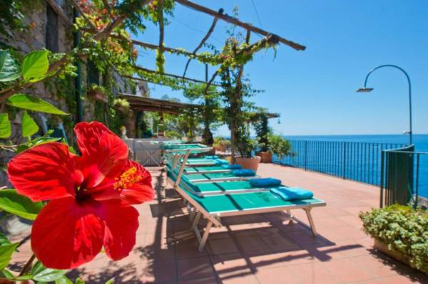 Unique waterfront Villa la Madonnina for 6 waterfront pool parking