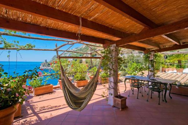 Unique waterfront Villa la Madonnina for 6 waterfront pool parking