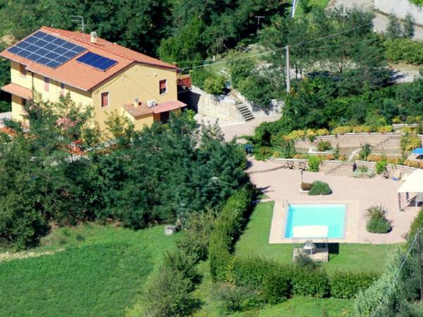 Charming holiday home between Florence and Pisa.