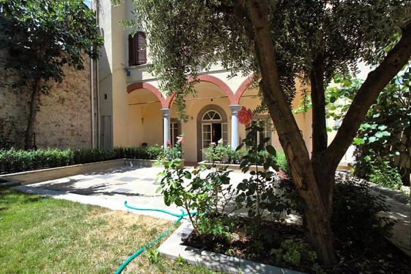 Piazza Ciompi Apartment With Private Garden