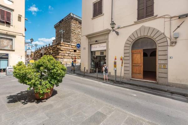 HEART OF FLORENCE Pitti 2 Bed-Apartment! hosted by Sweetstay