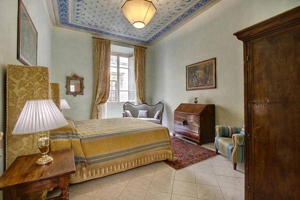 Piazza Repubblica Elegant