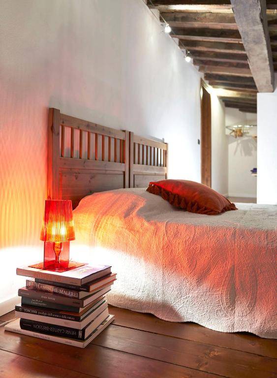 One of a kind Near The Duomo w/Balcony Palace Apt