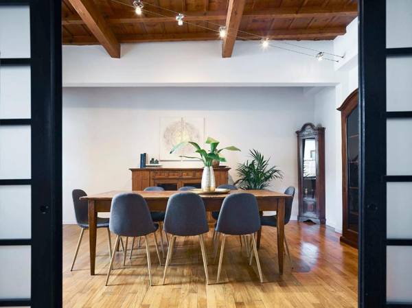 Best Location w/ Breathtaking Views Chic Palace