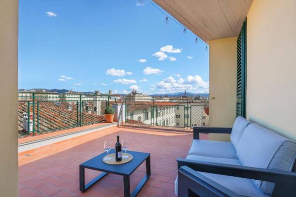 Penthouse with big terrace in Oltrarno-hosted by Sweetstay