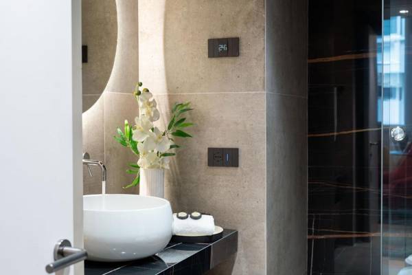 Arts & Crafts Apartments