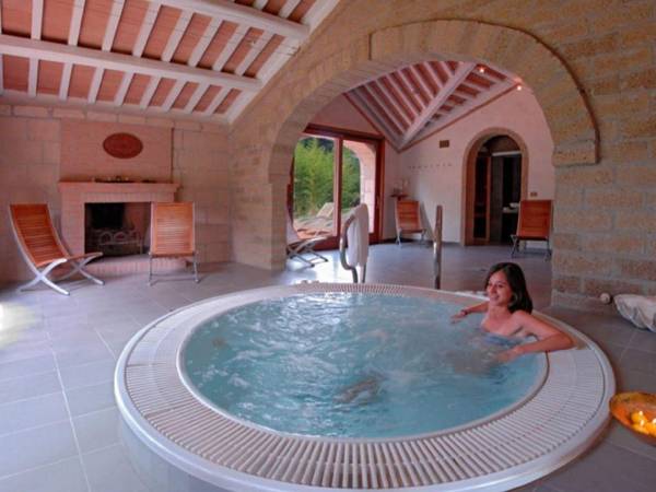 Attractive Holiday Home in Ficulle with Whirlpool