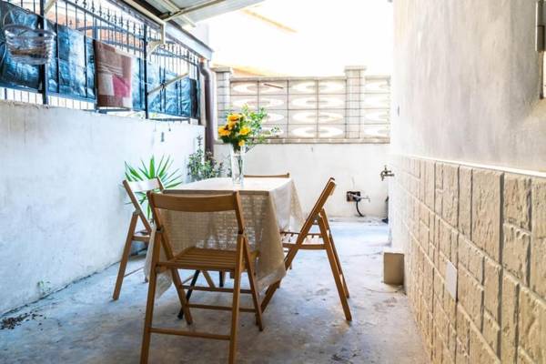 One bedroom appartement with furnished terrace and wifi at Favara 8 km away from the beach