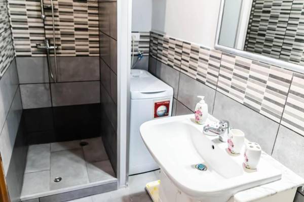 One bedroom appartement with furnished terrace and wifi at Favara 8 km away from the beach