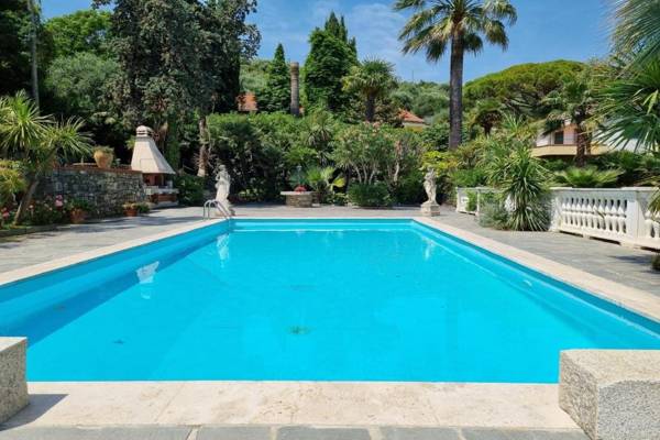 Paradiso Al Mare shared pool