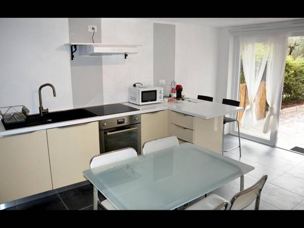 Ground floor near beaches and town center