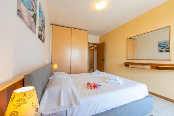 Kristall Lago Pool View